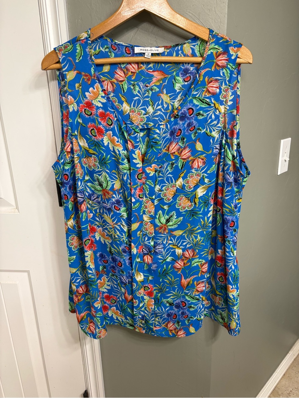 Rose & Olive Bright Blue Floral Sleeveless Button-Up Blouse